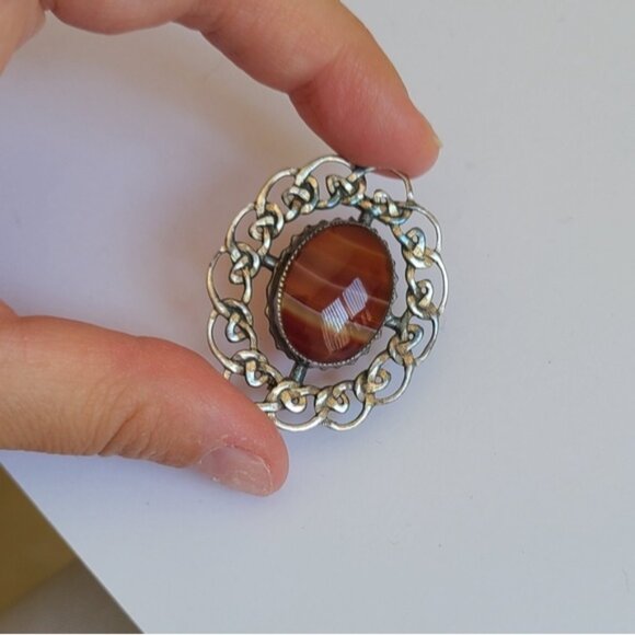 Vintage Sterling Silver Brown Red Agate Cabin Cottage Core Scottish Pin Brooch - Picture 7 of 7